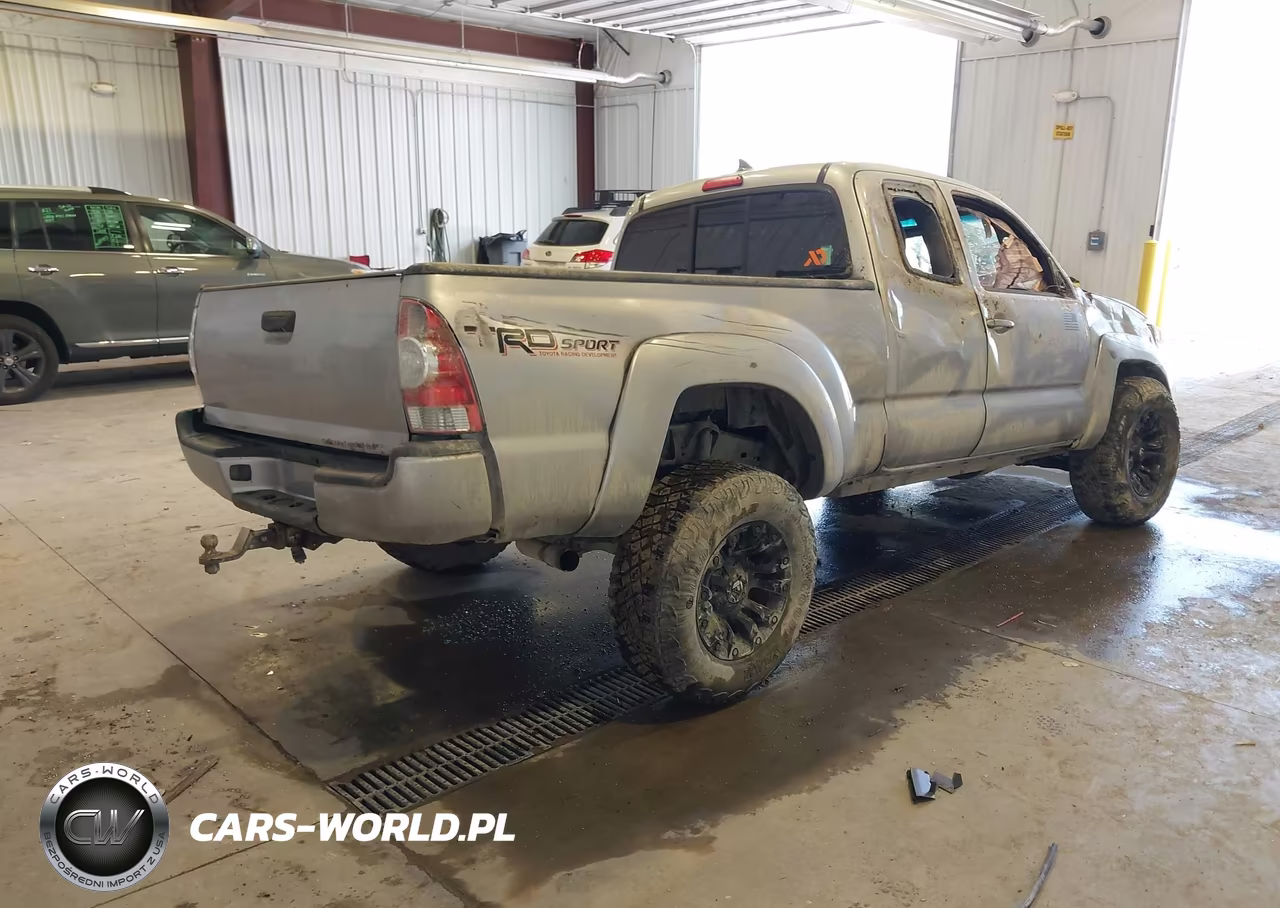 2015 Toyota Tacoma Base V6 VIN:5TFUU4EN4FX117744 - 4