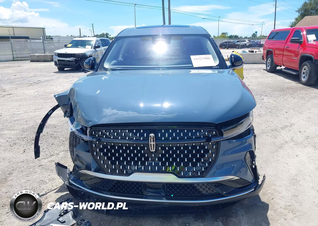 2025 Lincoln Nautilus Premiere VIN:5LMPJ8JA0SJ961222 - 12