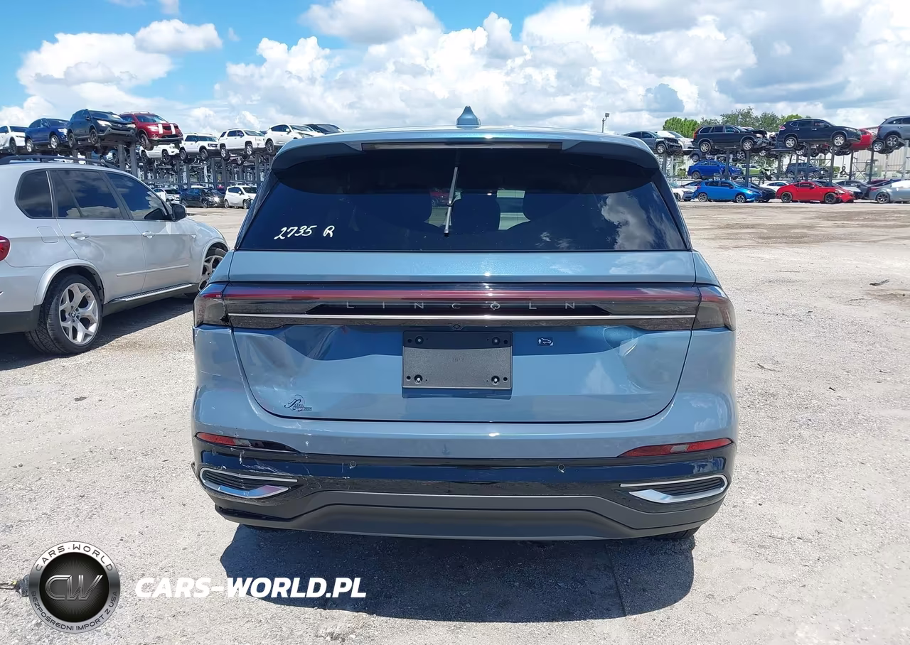 2025 Lincoln Nautilus Premiere VIN:5LMPJ8JA0SJ961222 - 16
