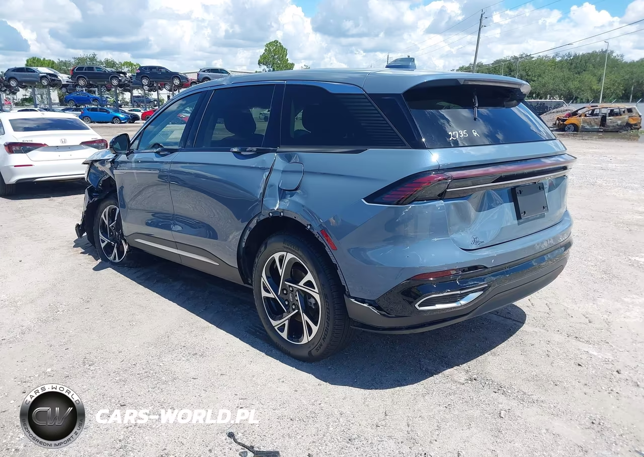 2025 Lincoln Nautilus Premiere VIN:5LMPJ8JA0SJ961222 - 3