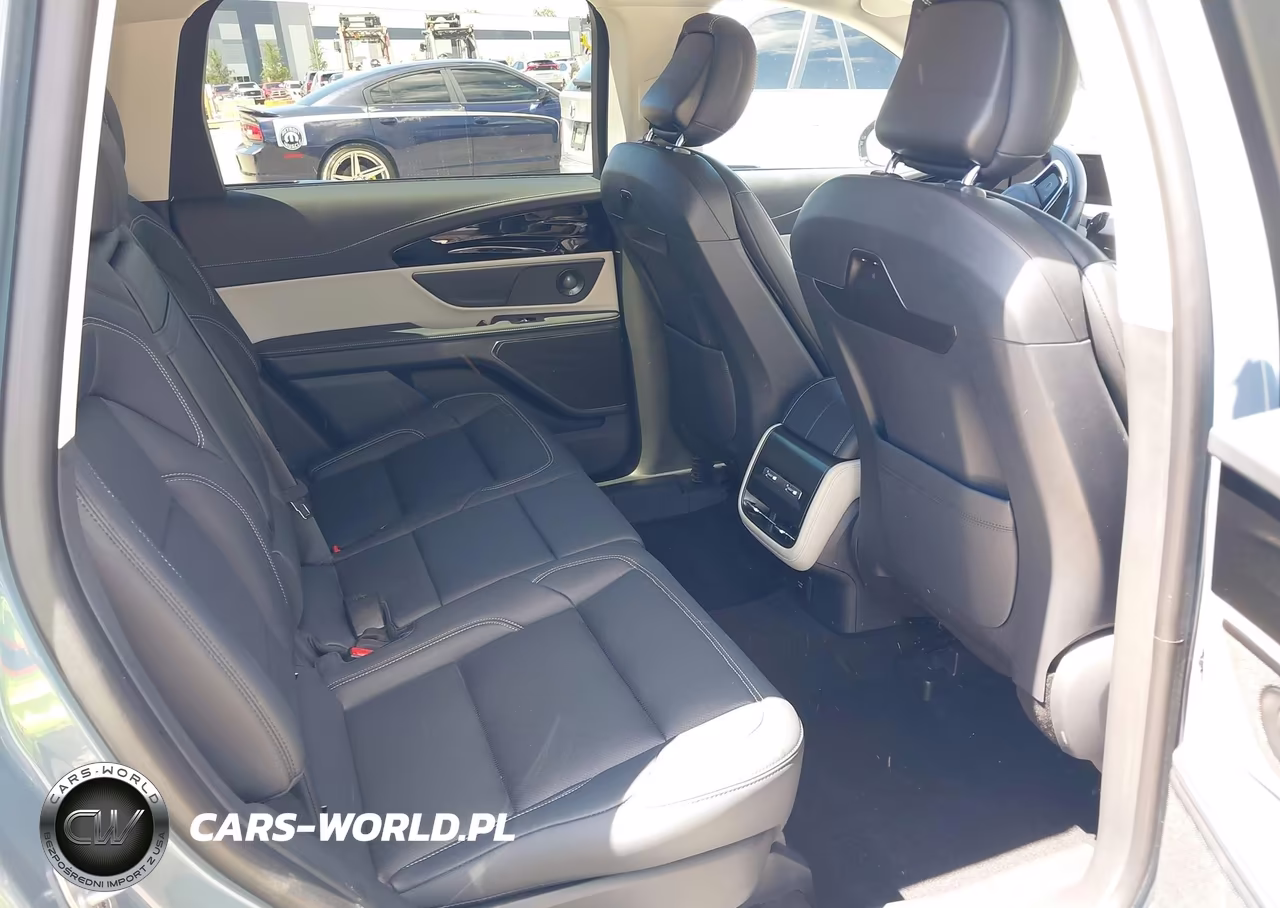 2025 Lincoln Nautilus Premiere VIN:5LMPJ8JA0SJ961222 - 8