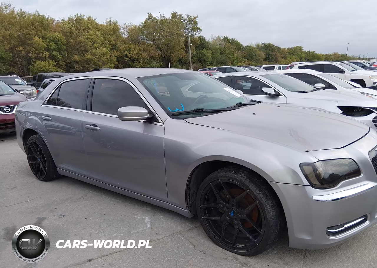 2013 Chrysler 300 Motown VIN:2C3CCAAG6DH561203 - 13