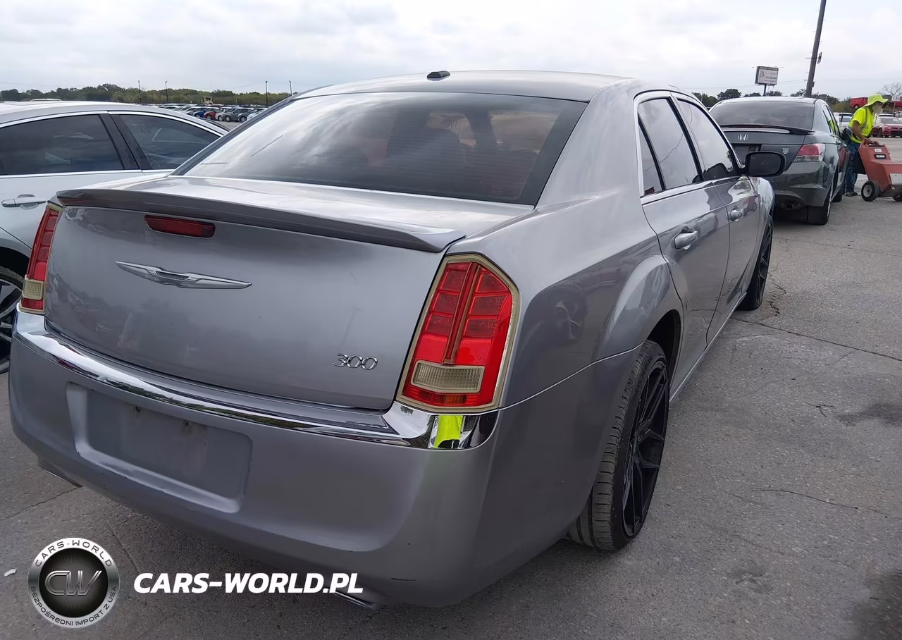 2013 Chrysler 300 Motown VIN:2C3CCAAG6DH561203 - 4