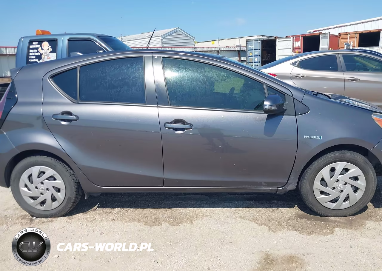 2016 Toyota Prius C Two VIN:JTDKDTB30G1130225 - 13