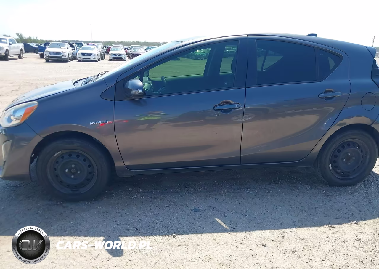 2016 Toyota Prius C Two VIN:JTDKDTB30G1130225 - 14