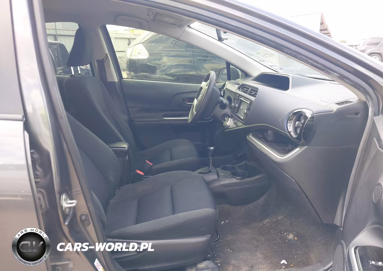 2016 Toyota Prius C Two VIN:JTDKDTB30G1130225 - 5