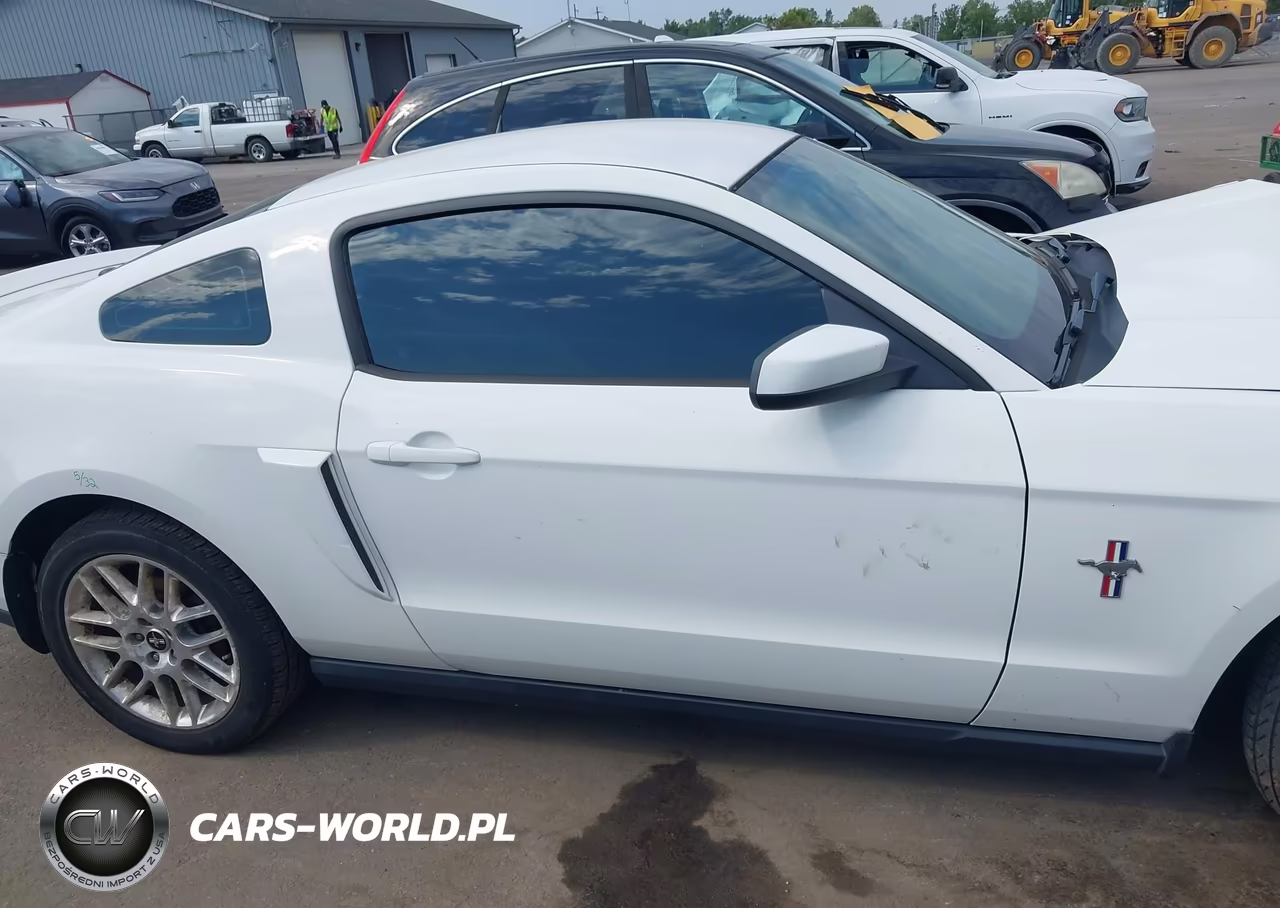 2012 Ford Mustang V6 Premium VIN:1ZVBP8AM9C5209584 - 13