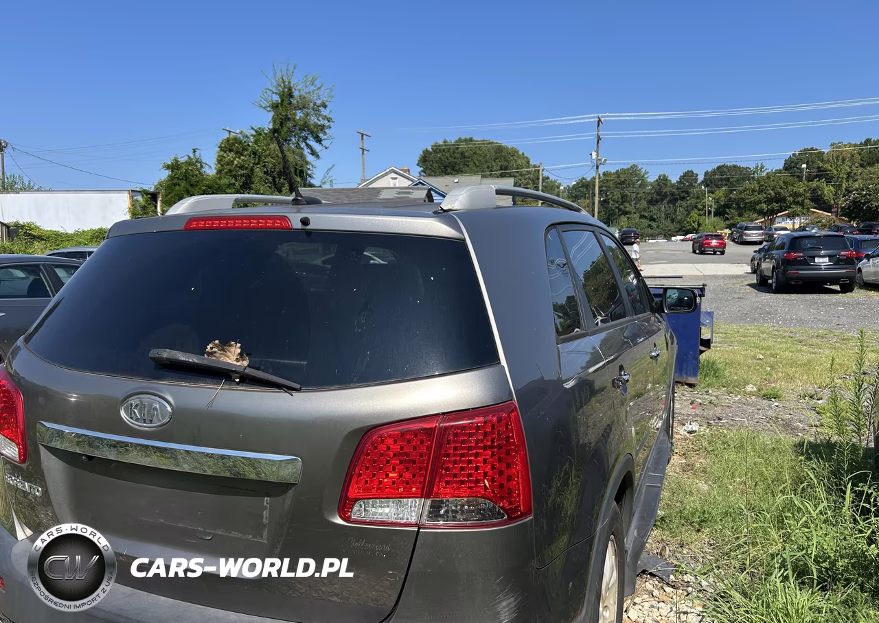 2012 Kia Sorento Lx V6 VIN:5XYKTDA22CG226630 - 3