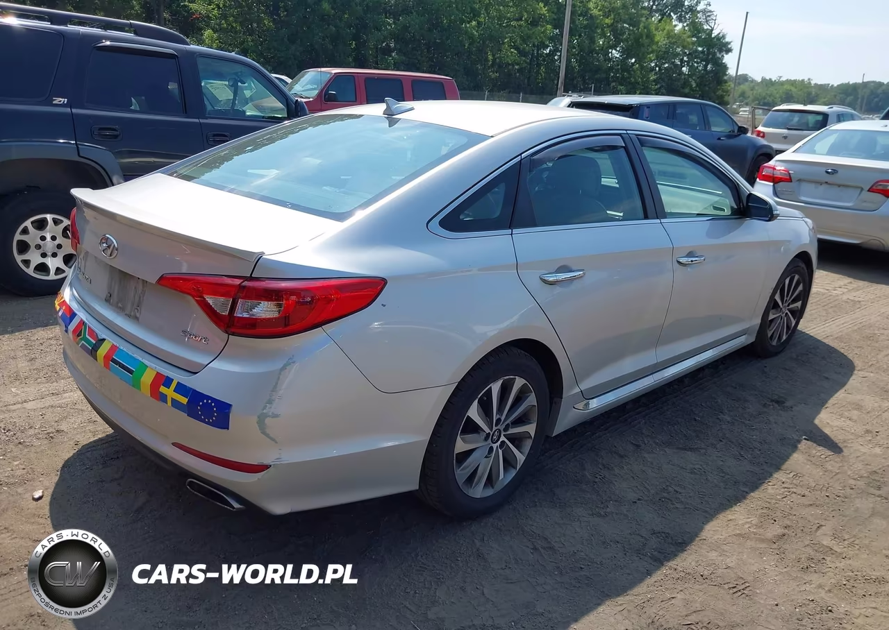 2015 Hyundai Sonata Sport VIN:5NPE34AF7FH060411 - 4