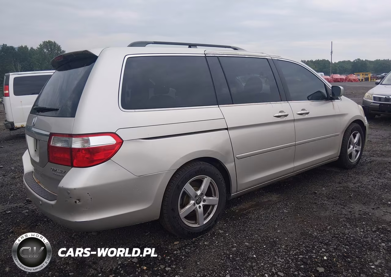 2005 Honda Odyssey Touring VIN:5FNRL38895B015874 - 4