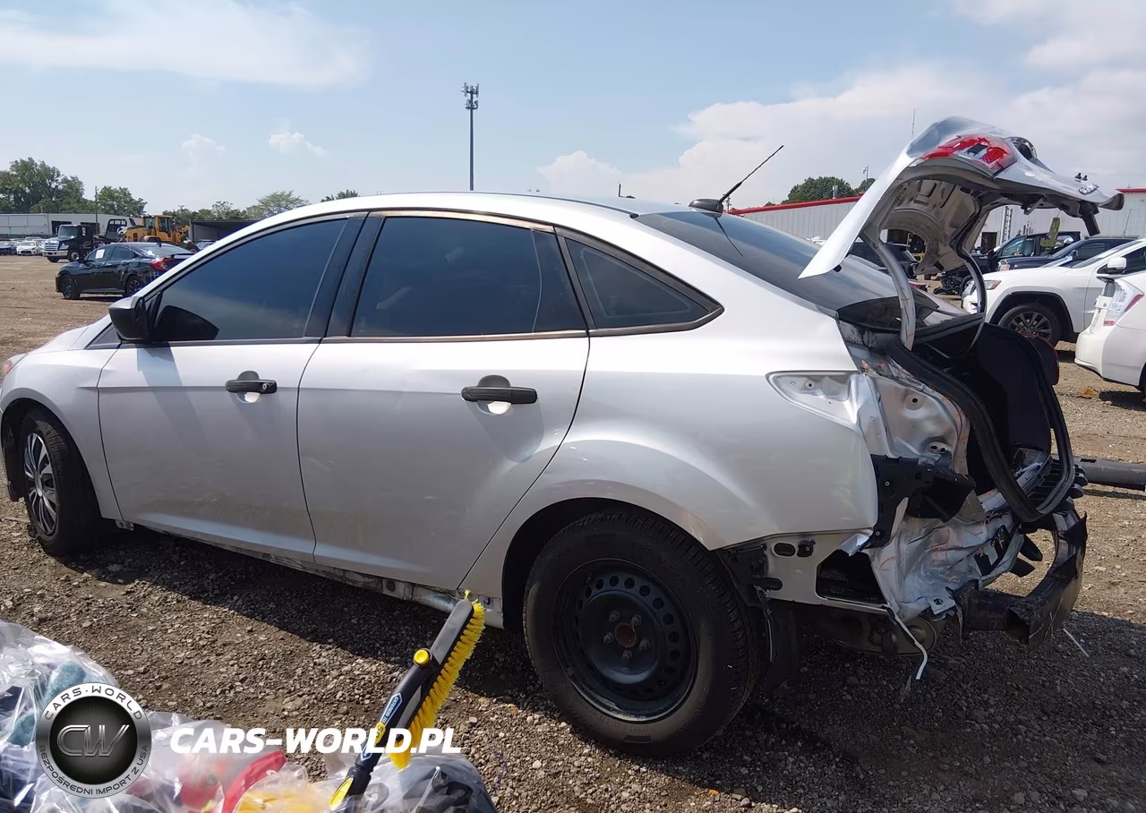2018 Ford Focus S VIN:1FADP3E24JL264854 - 3