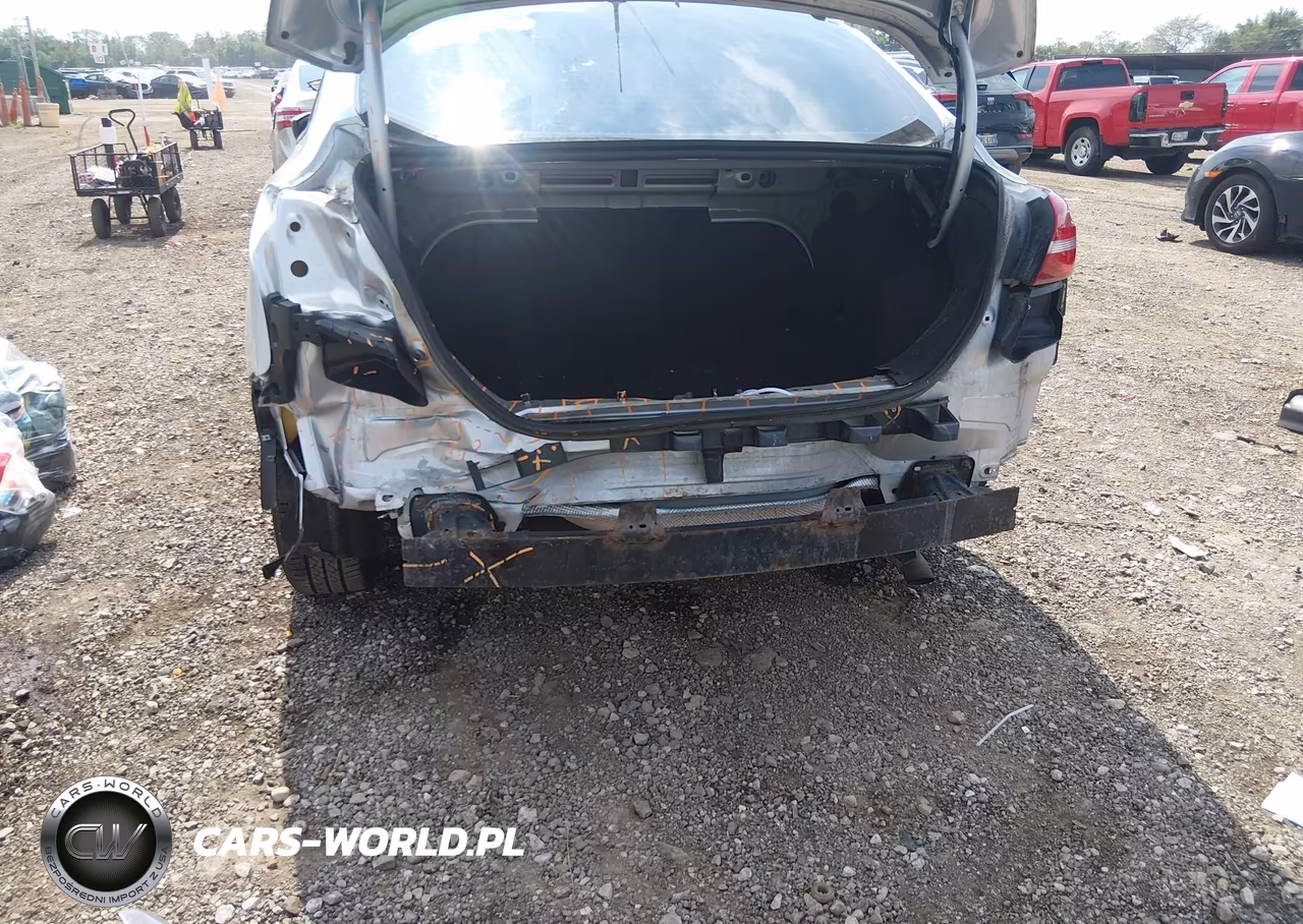 2018 Ford Focus S VIN:1FADP3E24JL264854 - 6