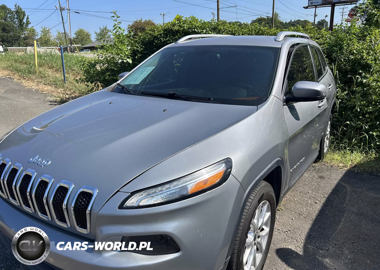 2017 Jeep Cherokee Latitude 4X4 VIN:1C4PJMCS4HW588557 - 2