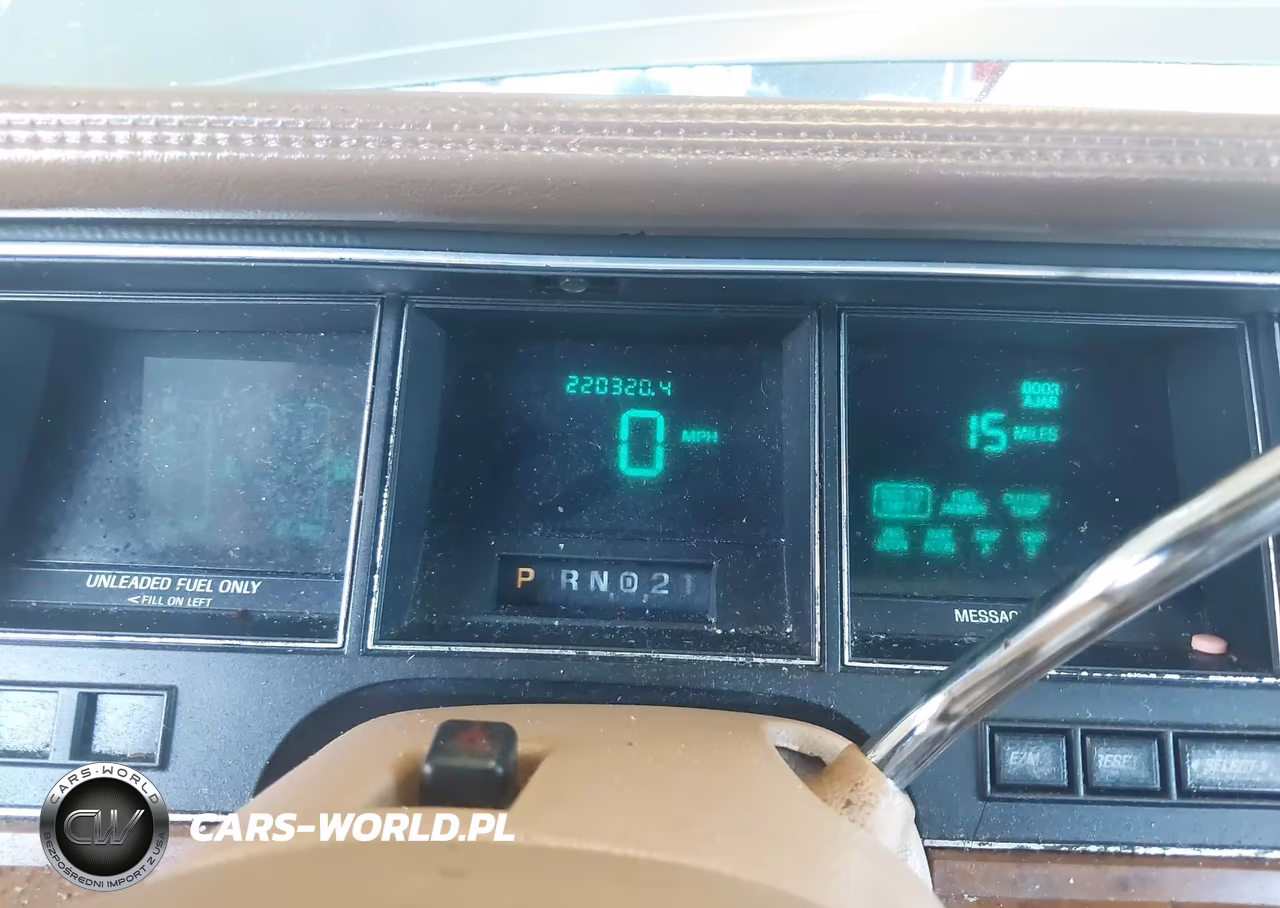 1994 Lincoln Town Car Signature-Tournament VIN:1LNLM82W6RY645859 - 7