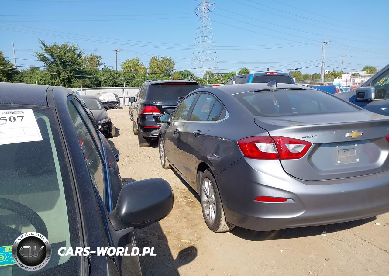2019 Chevrolet Cruze Lt VIN:1G1BE5SM8K7123135 - 3