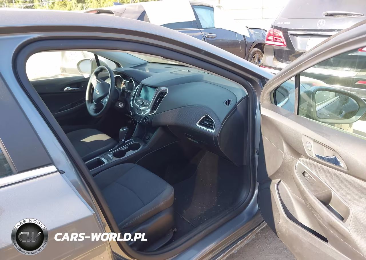 2019 Chevrolet Cruze Lt VIN:1G1BE5SM8K7123135 - 5
