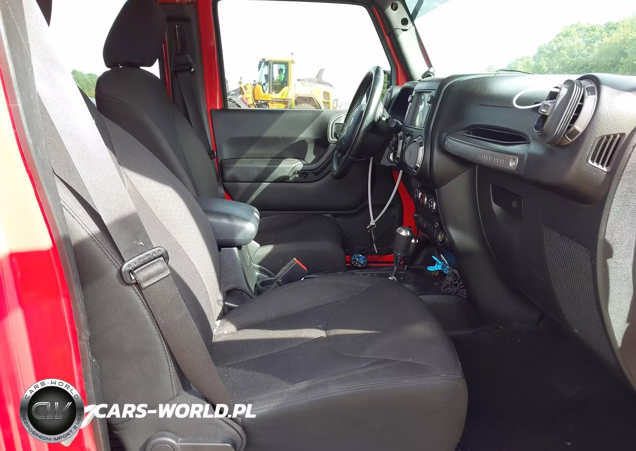 2014 Jeep Wrangler Unlimited Sport VIN:1C4HJWDG6EL320827 - 5