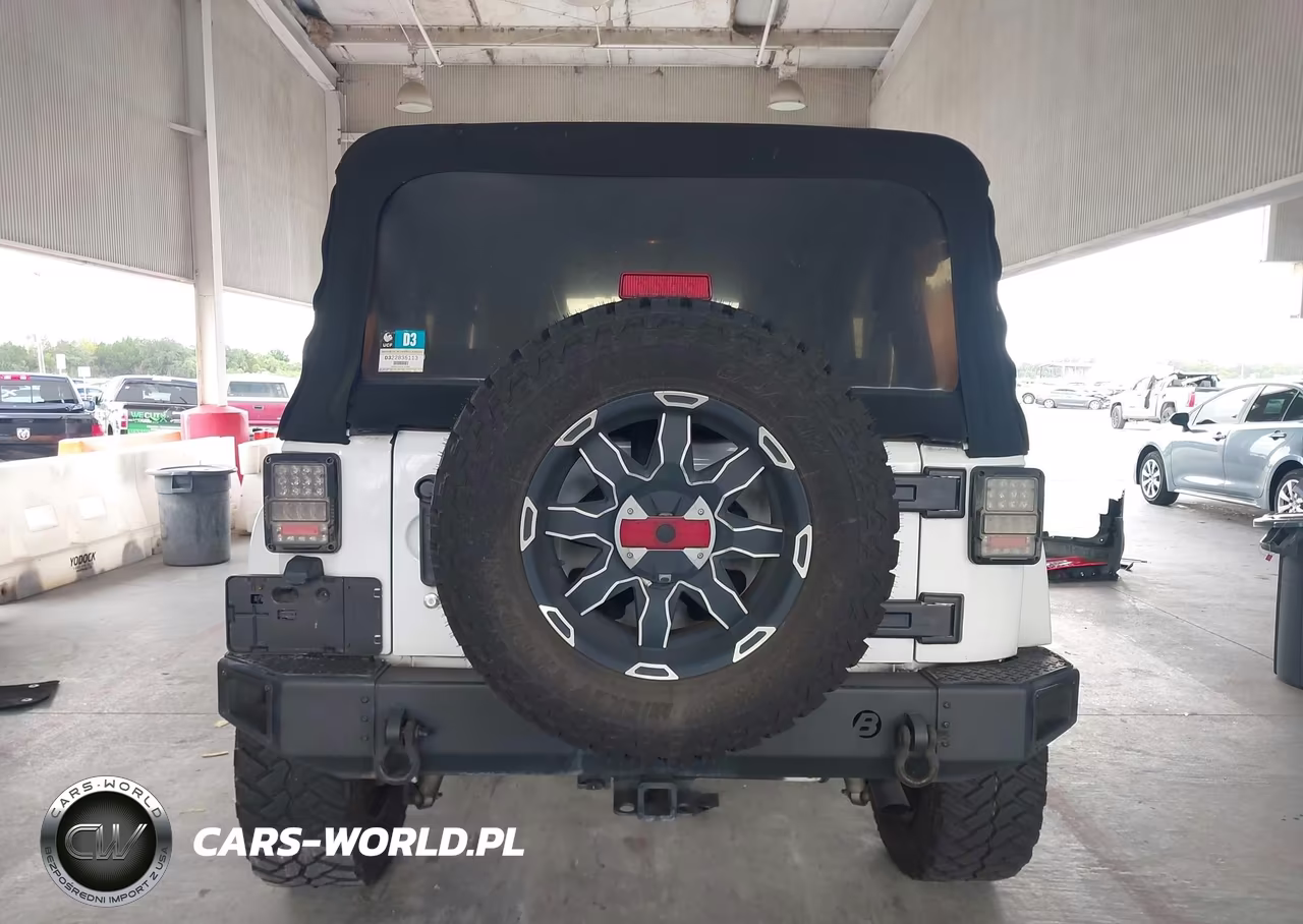 2014 Jeep Wrangler Unlimited Altitude VIN:1C4BJWEG2EL323003 - 16