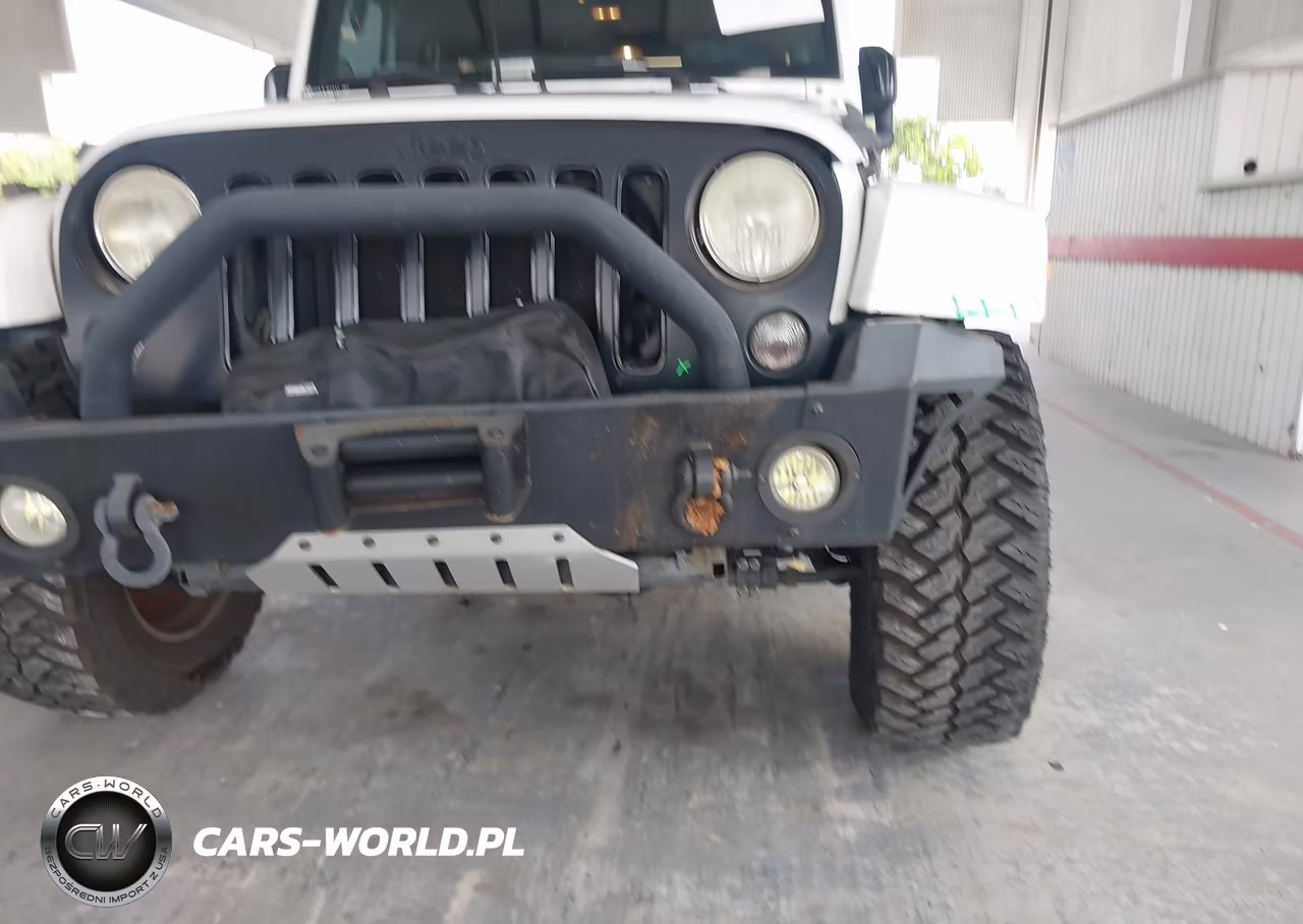 2014 Jeep Wrangler Unlimited Altitude VIN:1C4BJWEG2EL323003 - 6