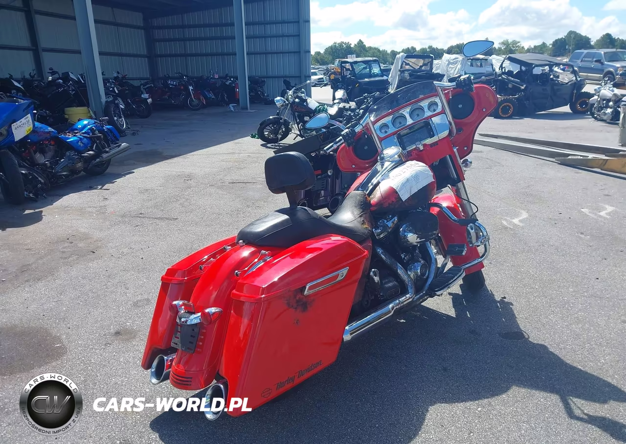 2017 Harley-Davidson Flhxs Street Glide Special VIN:1HD1KRC13HB610707 - 4
