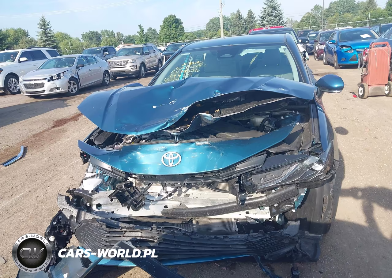 2025 Toyota Camry Le VIN:4T1DAACK9SU089270 - 12