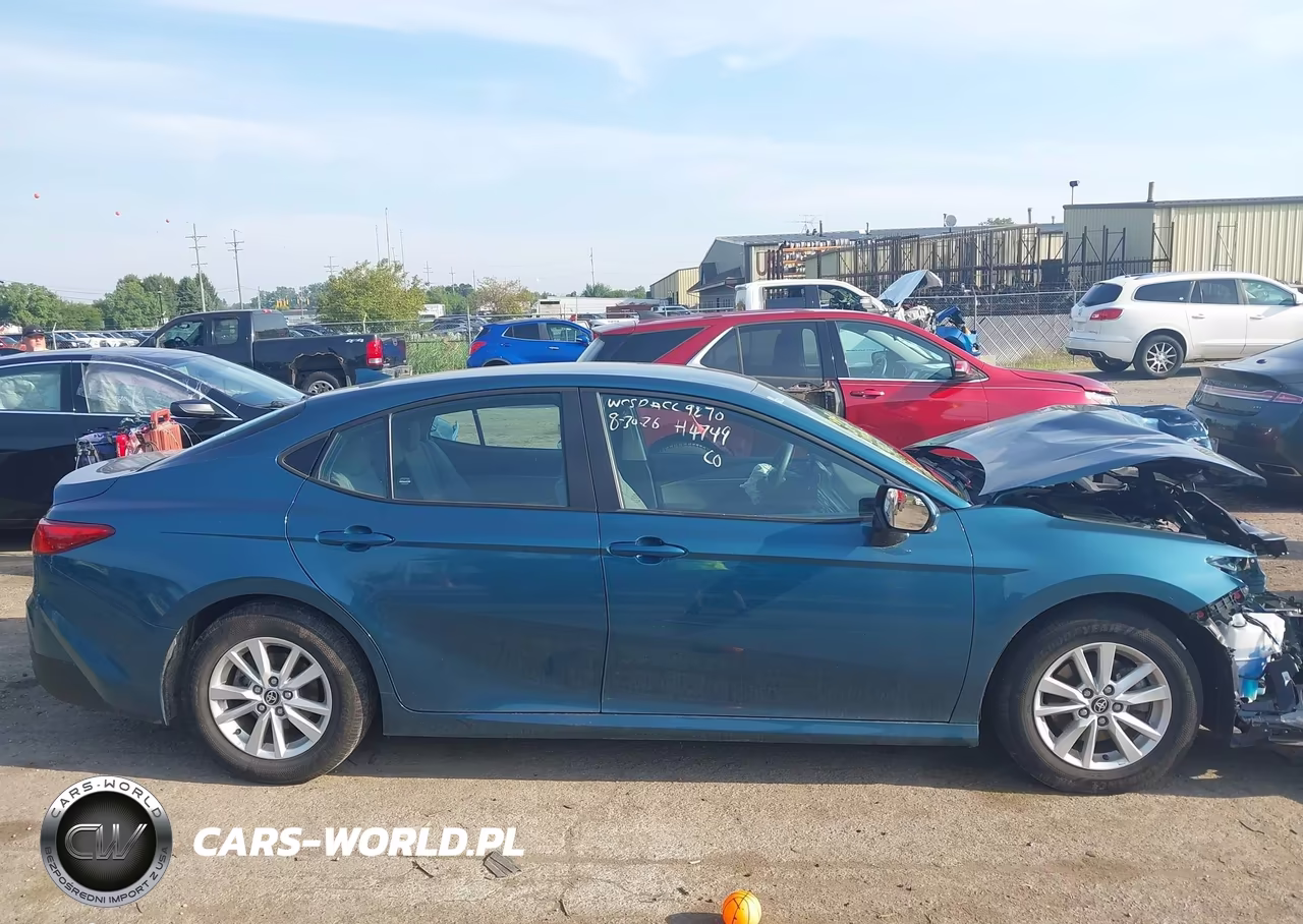 2025 Toyota Camry Le VIN:4T1DAACK9SU089270 - 13