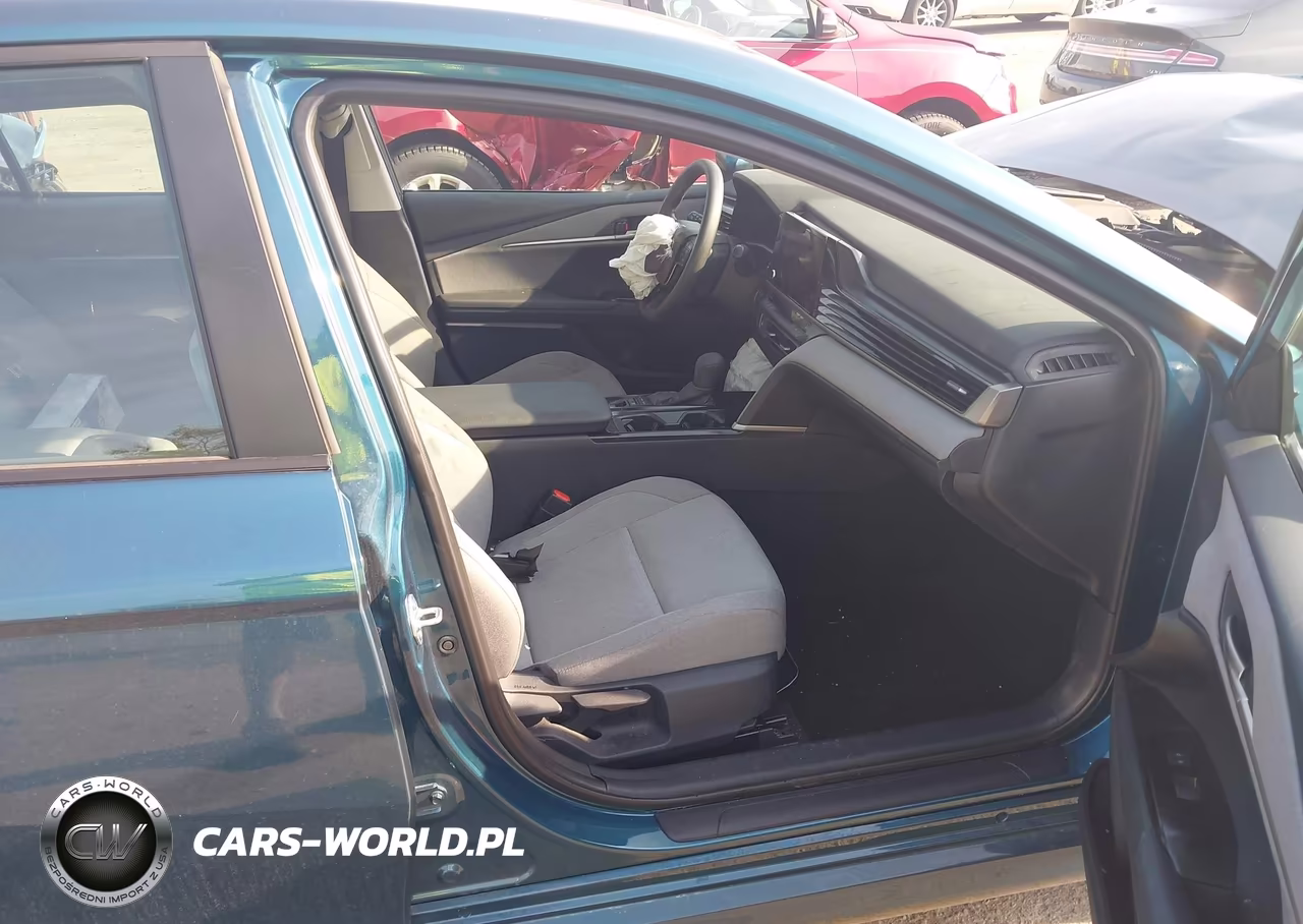 2025 Toyota Camry Le VIN:4T1DAACK9SU089270 - 5