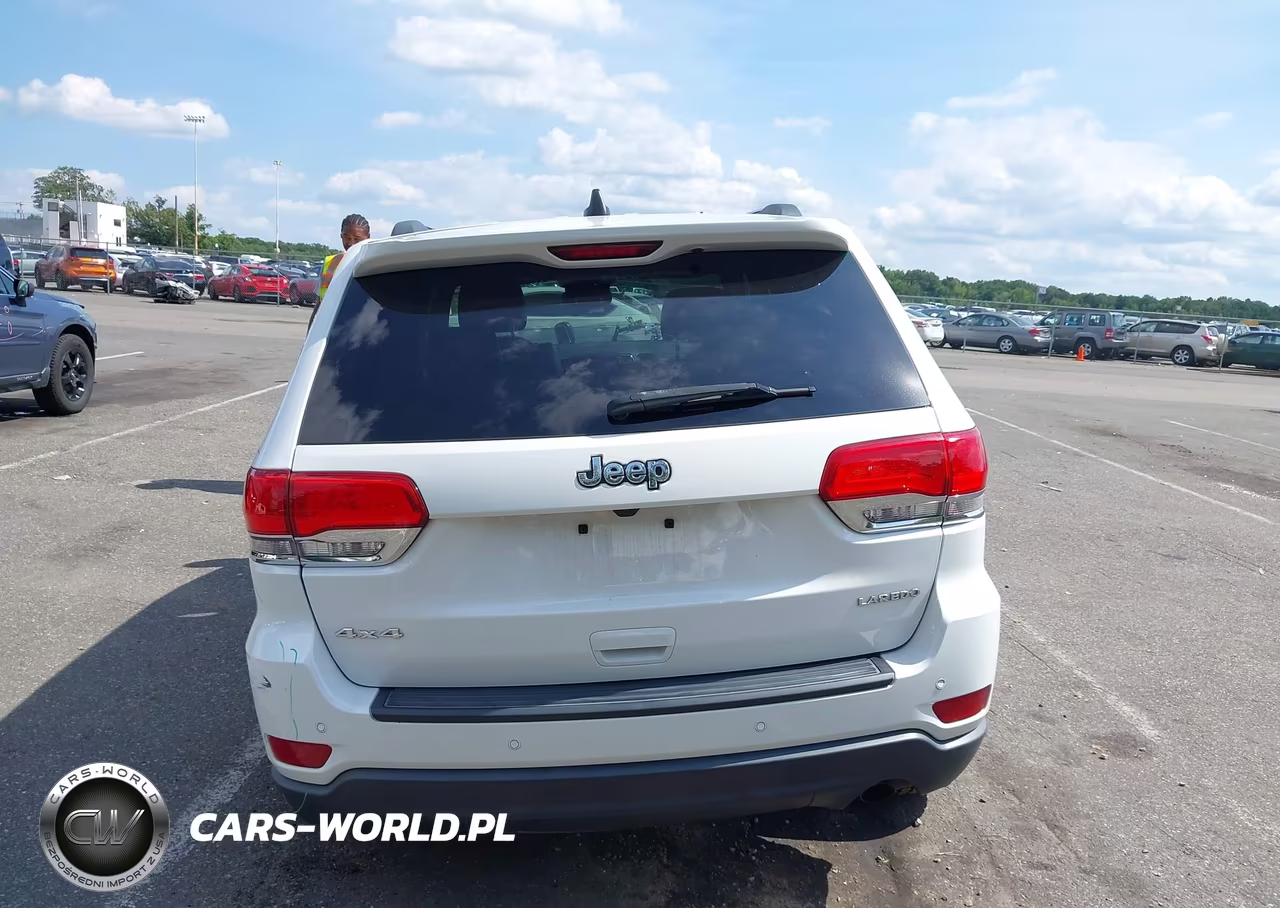 2019 Jeep Grand Cherokee Laredo E 4X4 VIN:1C4RJFAGXKC674774 - 16