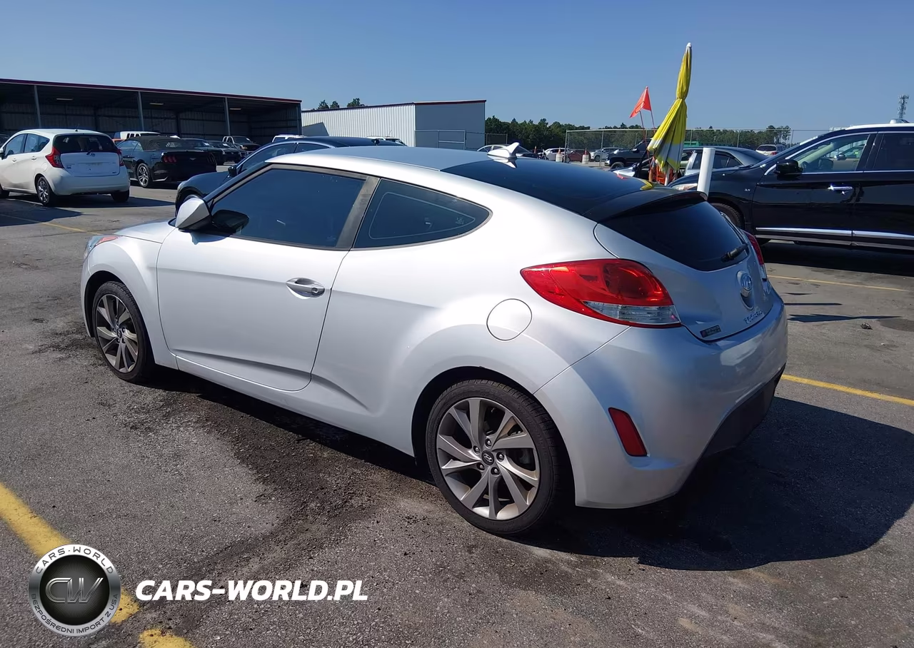 2017 Hyundai Veloster VIN:KMHTC6AD3HU310250 - 3