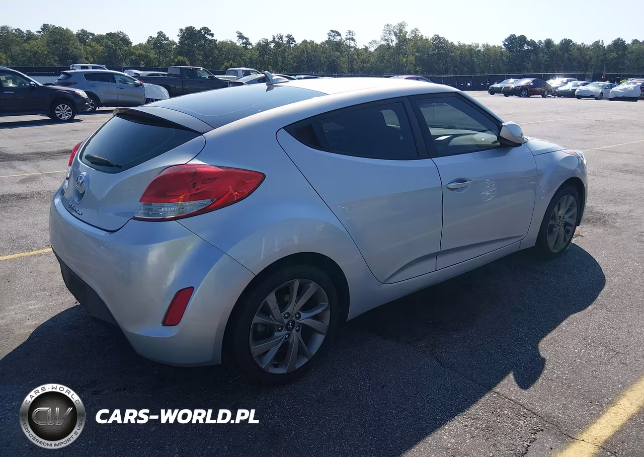 2017 Hyundai Veloster VIN:KMHTC6AD3HU310250 - 4