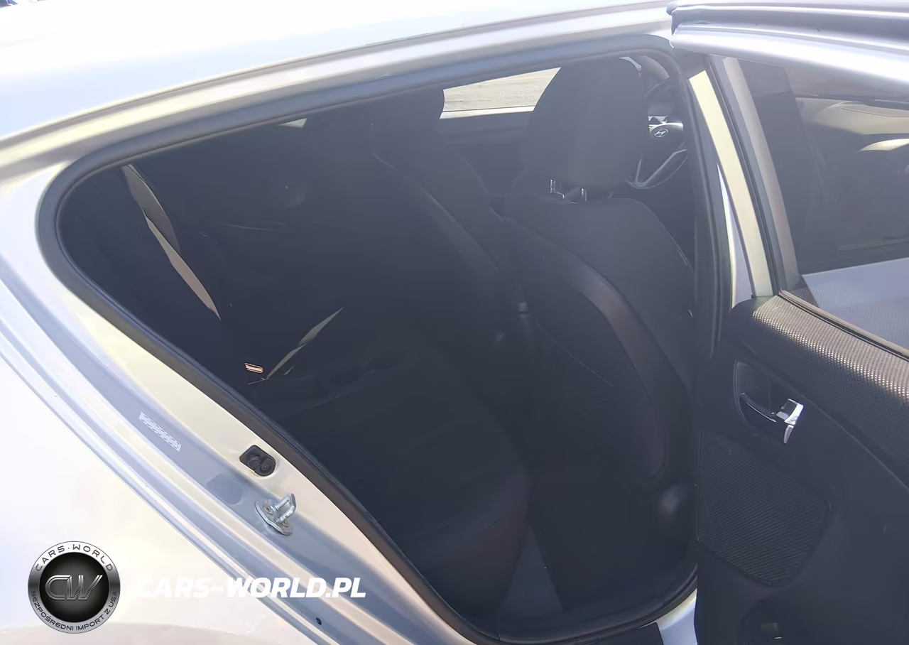 2017 Hyundai Veloster VIN:KMHTC6AD3HU310250 - 8