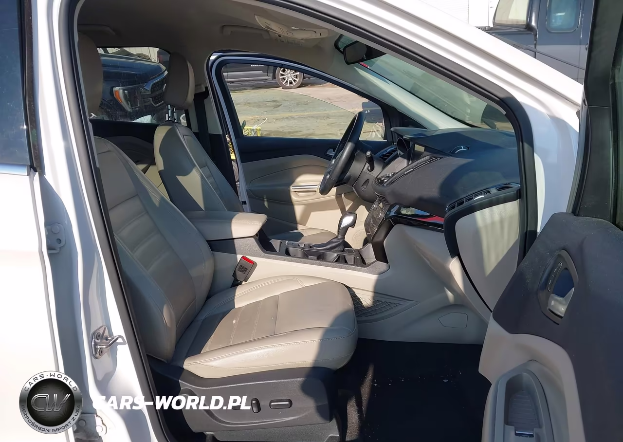 2019 Ford Escape Titanium VIN:1FMCU0J94KUA49742 - 5