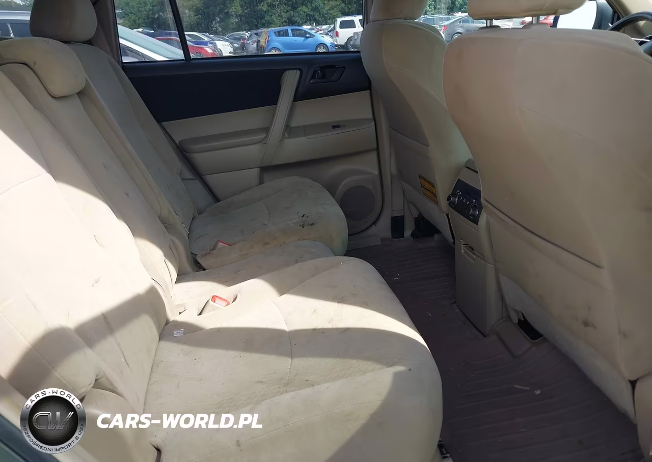 2010 Toyota Highlander Base V6 VIN:5TDBK3EH9AS040305 - 8
