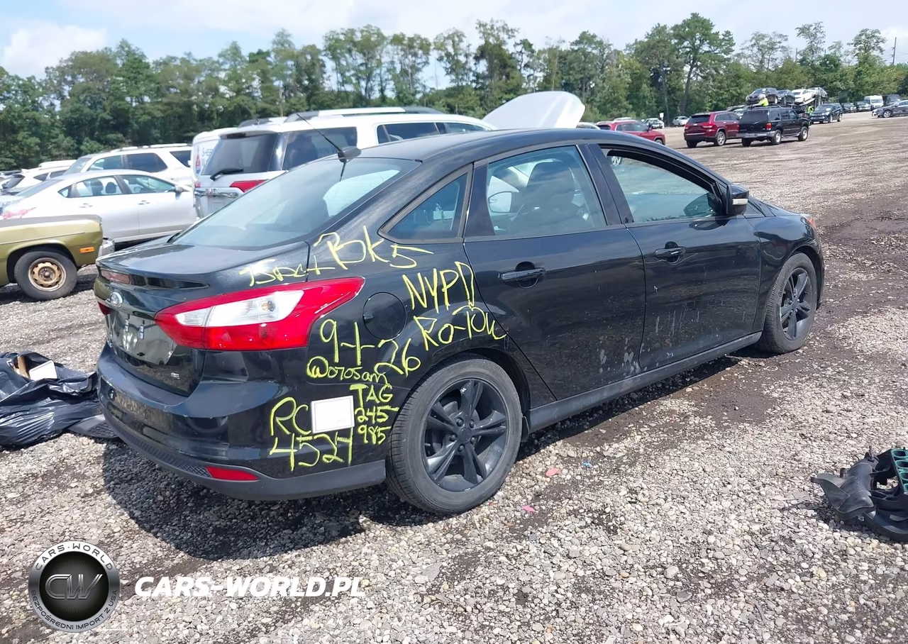 2014 Ford Focus Se VIN:1FADP3F28EL257443 - 4