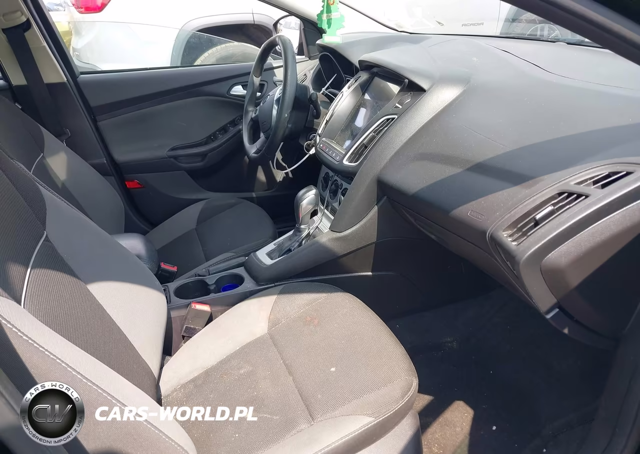 2014 Ford Focus Se VIN:1FADP3F28EL257443 - 5