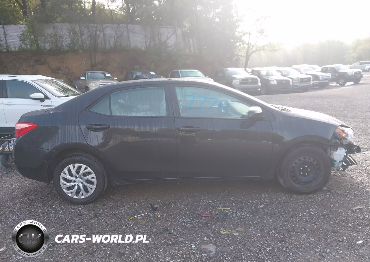 2017 Toyota Corolla Le VIN:2T1BURHE3HC837523 - 14