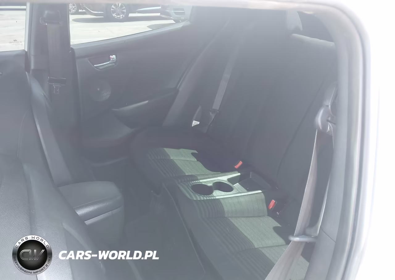 2016 Hyundai Veloster VIN:KMHTC6AD9GU274983 - 8