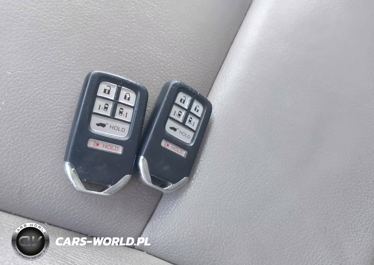2015 Honda Odyssey Touring-Touring Elite VIN:5FNRL5H93FB108721 - 11