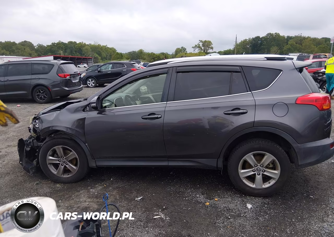 2015 Toyota Rav4 Xle VIN:JTMRFREV4FJ045170 - 14