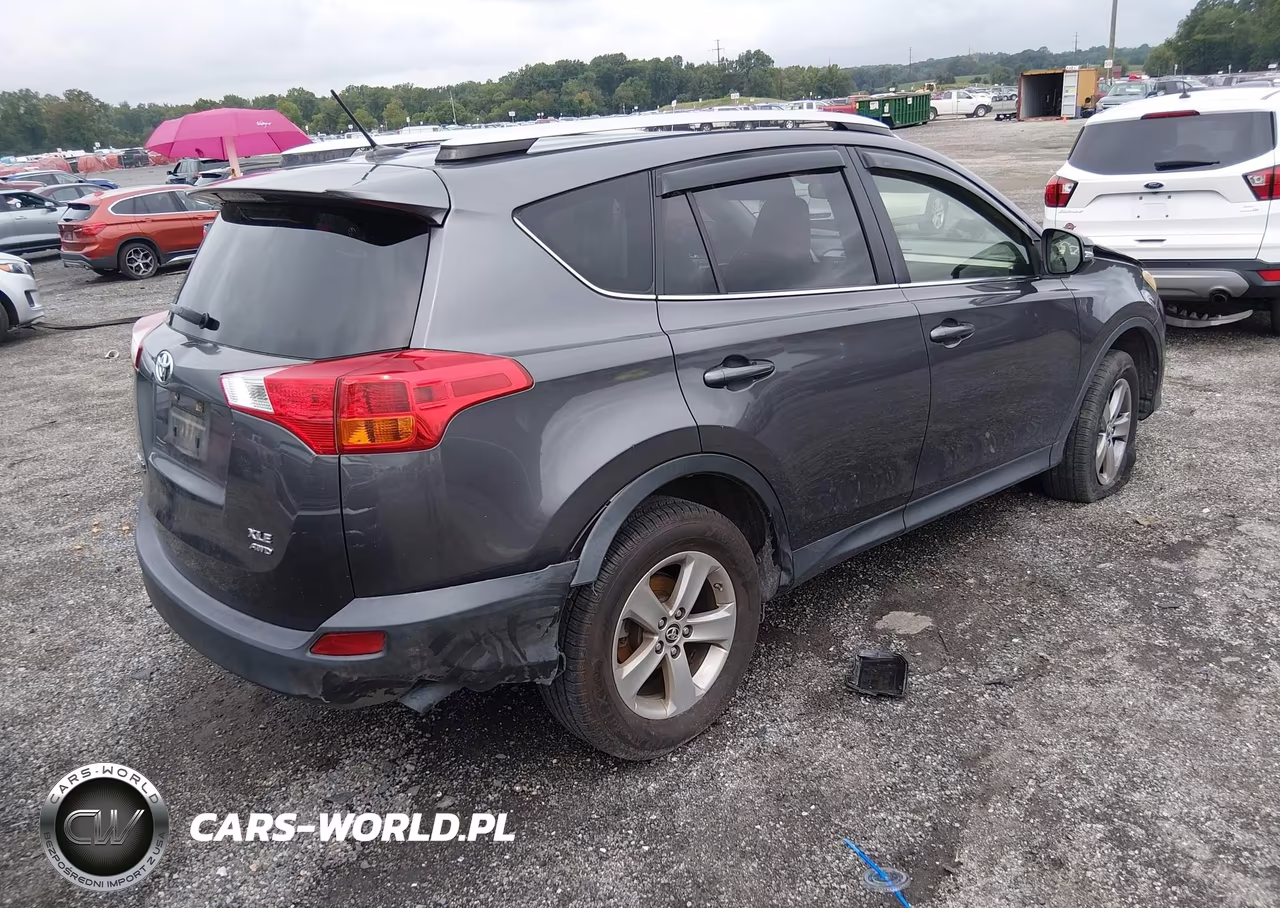 2015 Toyota Rav4 Xle VIN:JTMRFREV4FJ045170 - 4