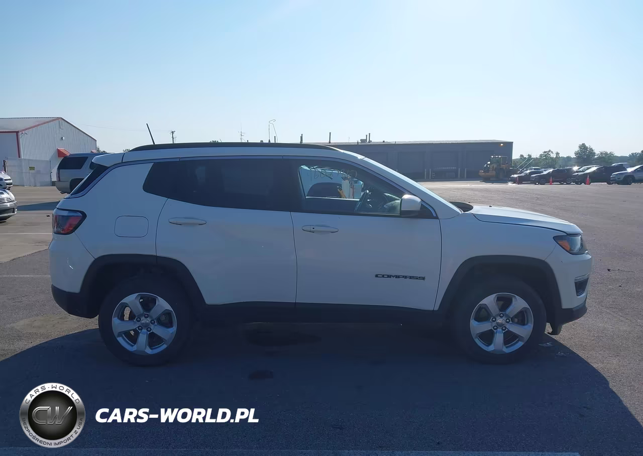 2018 Jeep Compass Latitude 4X4 VIN:3C4NJDBB1JT331635 - 14
