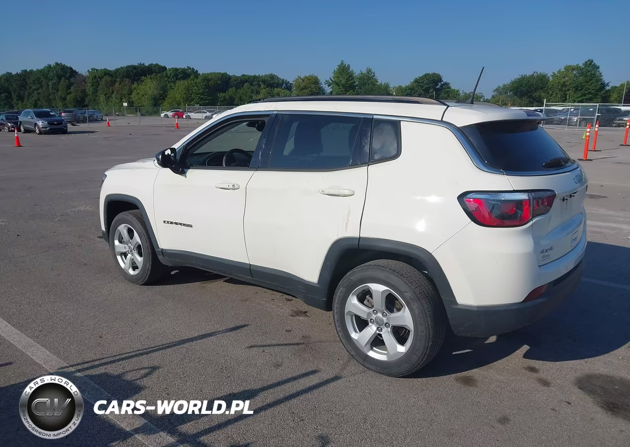 2018 Jeep Compass Latitude 4X4 VIN:3C4NJDBB1JT331635 - 3
