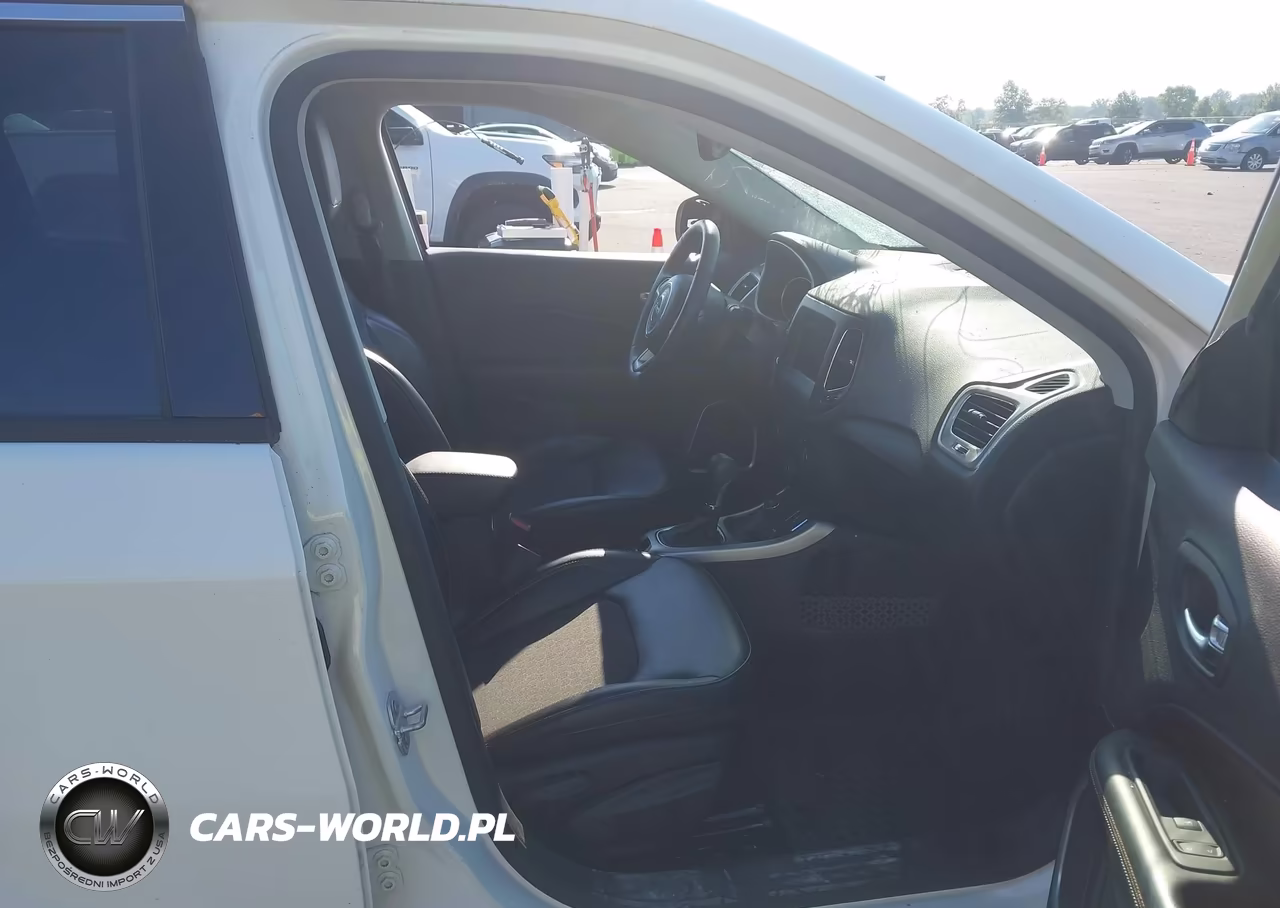 2018 Jeep Compass Latitude 4X4 VIN:3C4NJDBB1JT331635 - 5