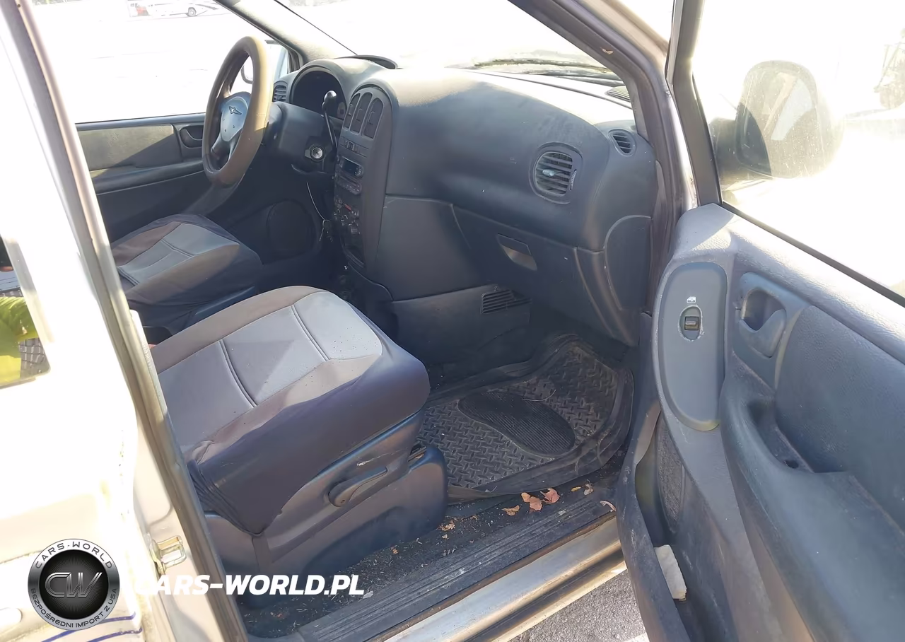 2003 Chrysler Town & Country Lx VIN:2C8GP44363R170524 - 5
