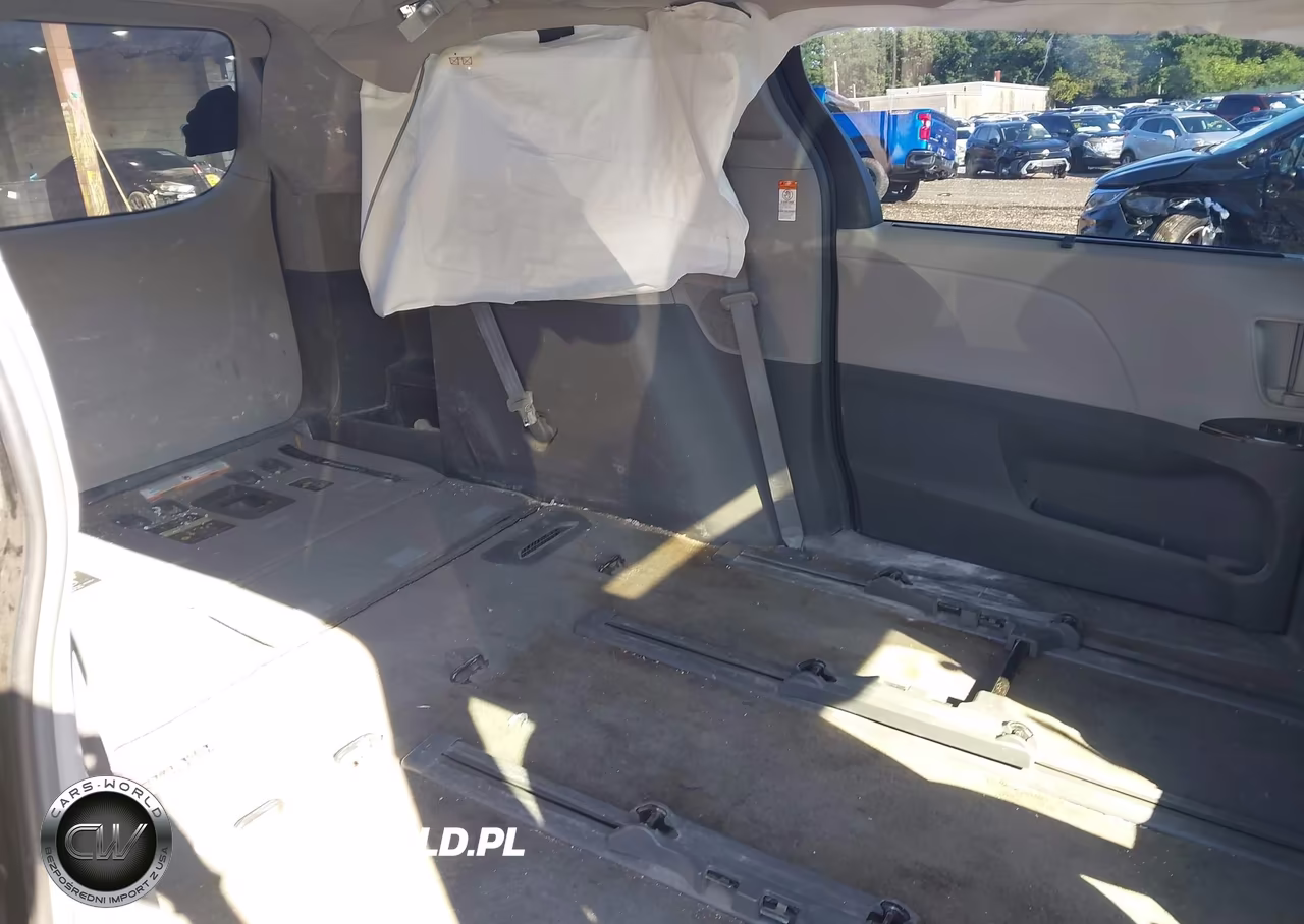 2018 Toyota Sienna Xle 7 Passenger VIN:5TDDZ3DC4JS197198 - 8