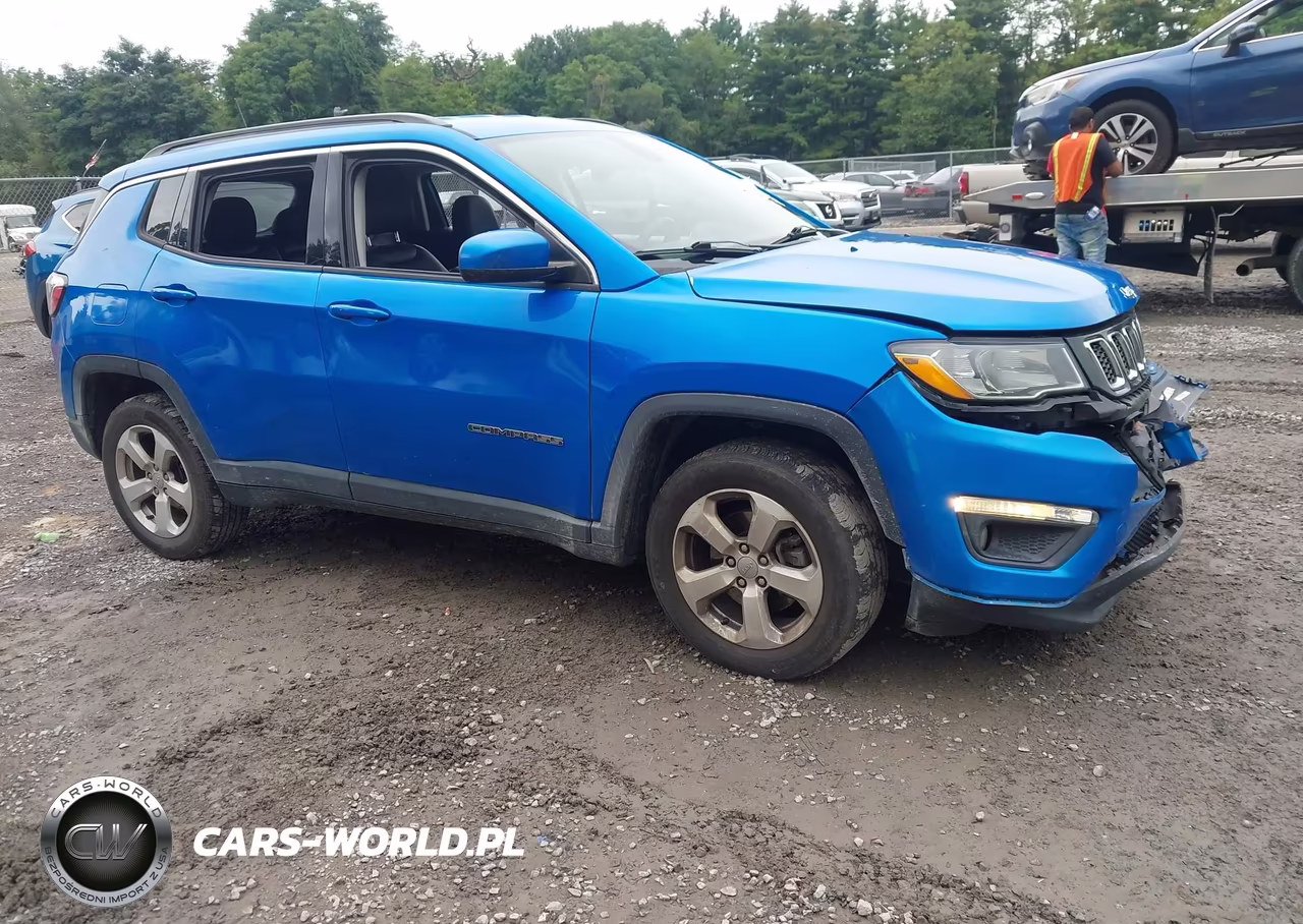 2018 Jeep Compass Latitude 4X4 VIN:3C4NJDBB7JT249960 - 1