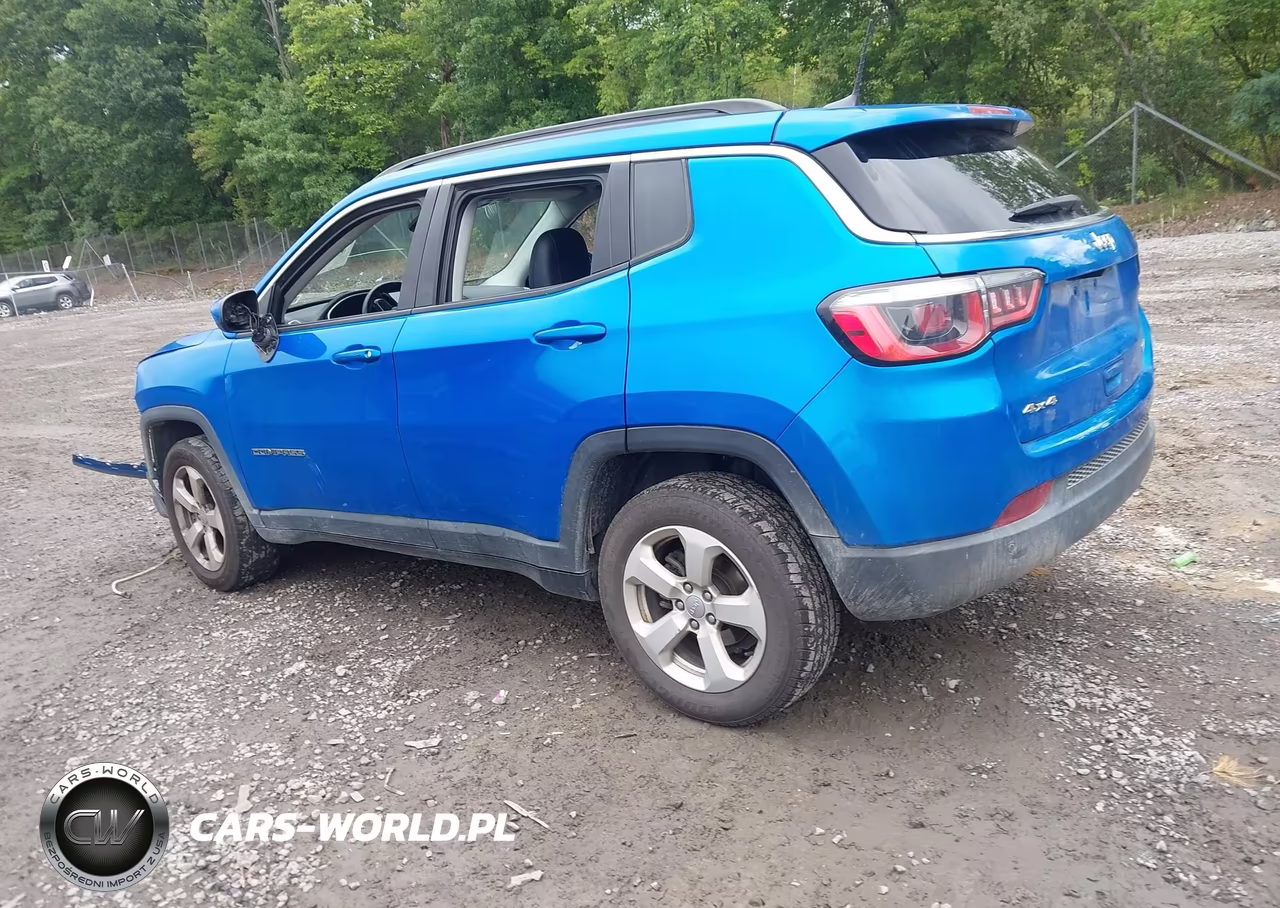 2018 Jeep Compass Latitude 4X4 VIN:3C4NJDBB7JT249960 - 3