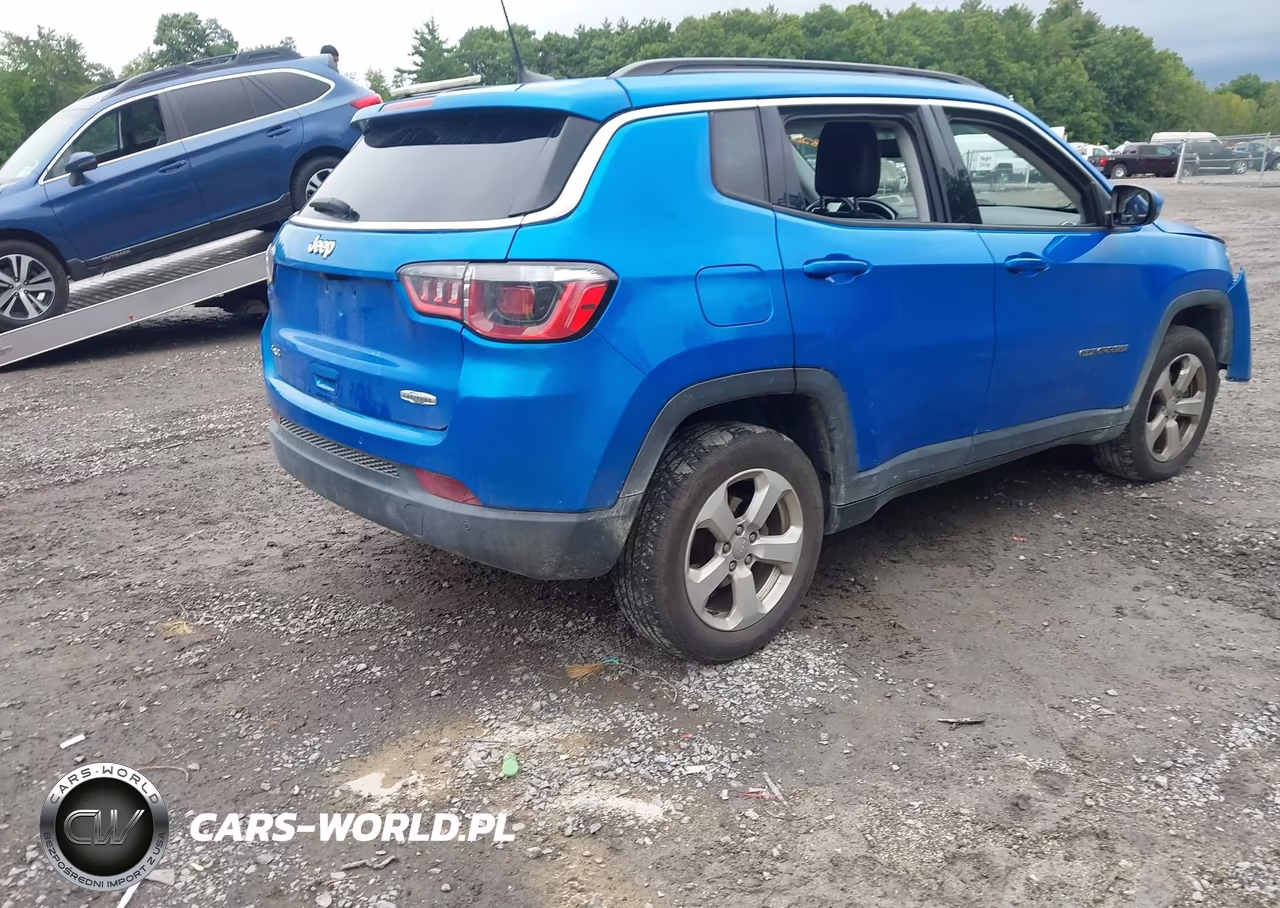 2018 Jeep Compass Latitude 4X4 VIN:3C4NJDBB7JT249960 - 4