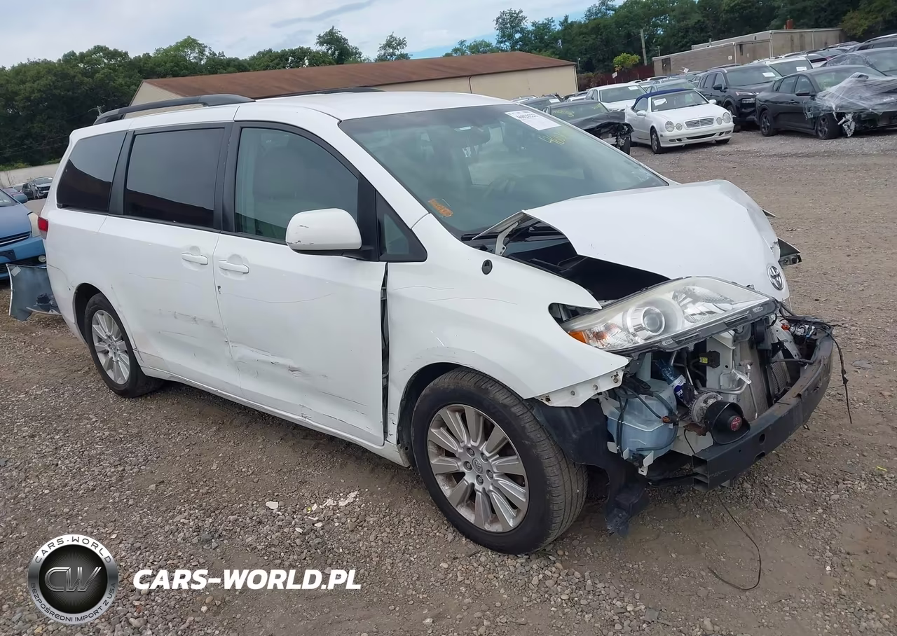 2014 Toyota Sienna Le 7 Passenger