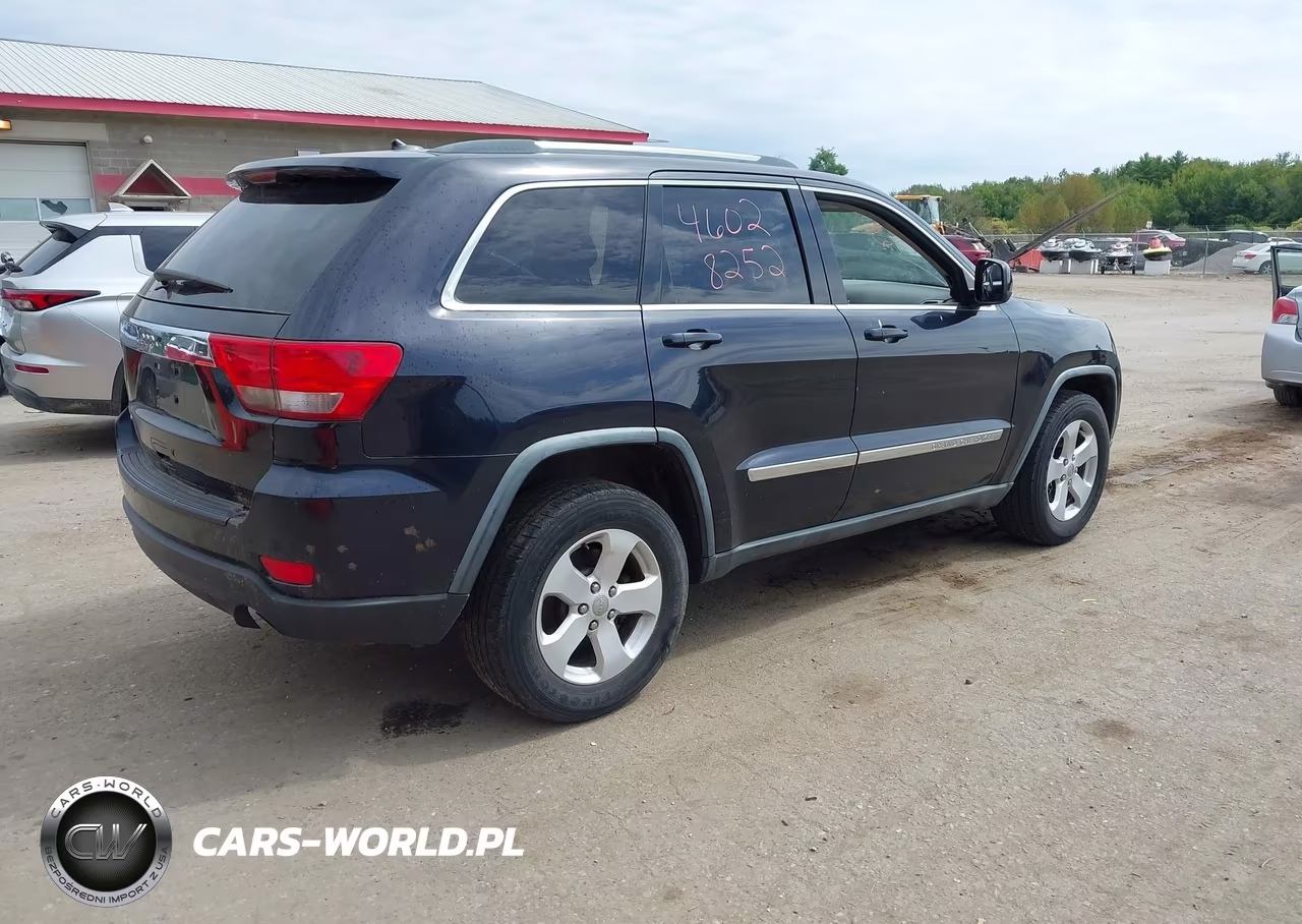 2011 Jeep Grand Cherokee Laredo VIN:1J4RR4GG3BC540512 - 4
